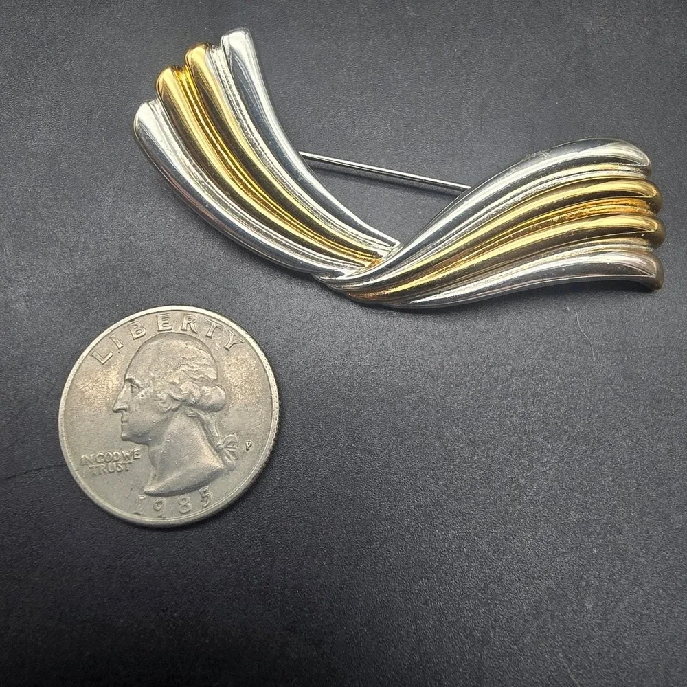 Napier Two Tone Ribbed Winged Brooch Vintage Costume Jewelry